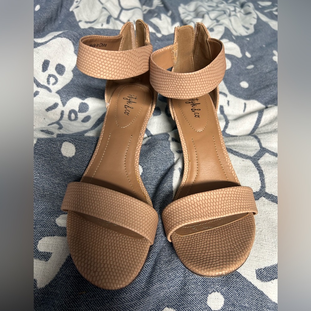 Kitten heels